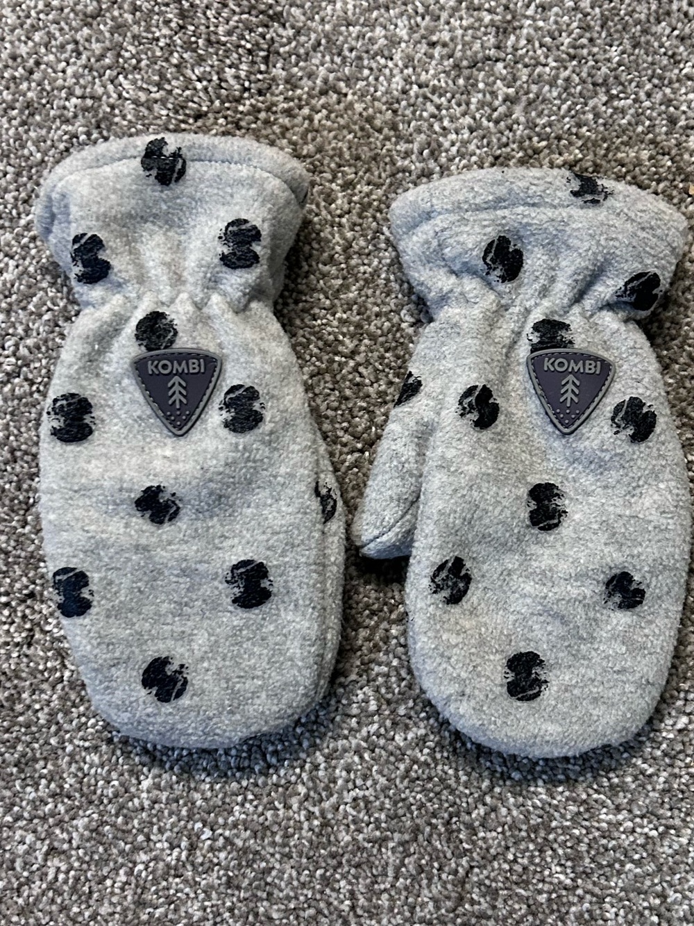Kombi Kids Light Gray Fleece Mittens with Black Dots